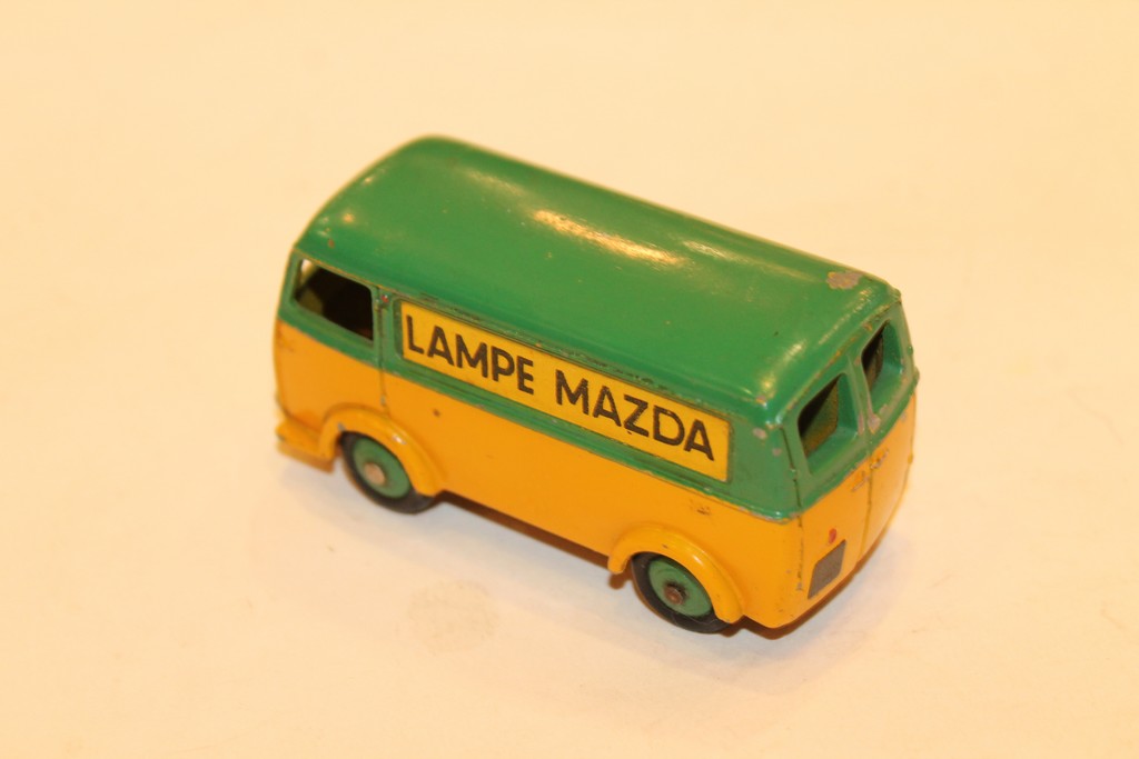 PEUGEOT D.3.A "LAMPE MAZDA" DINKY TOYS 1/43°