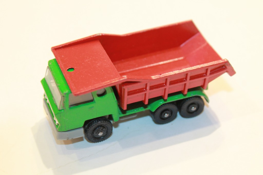 BERNARD CAMION BENNE CARRIERE VERT MAJORETTE 1/66°