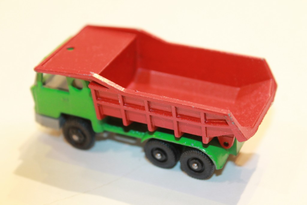 BERNARD CAMION BENNE CARRIERE VERT MAJORETTE 1/66°