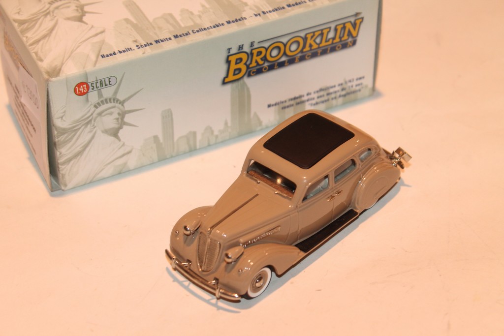 NASH AMBASSADOR EIGHT SEDAN MARRON 1935 BROOKLIN 1/43°