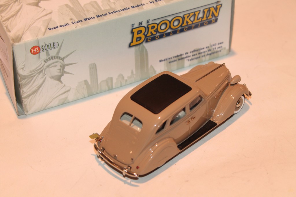 NASH AMBASSADOR EIGHT SEDAN MARRON 1935 BROOKLIN 1/43°