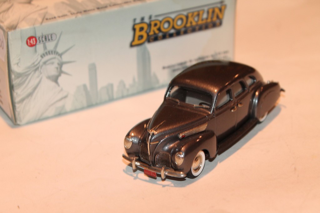 LINCOLN ZEPHYR 4 DOOR SEDAN GRIS 1938 BROOKLIN 1/43°