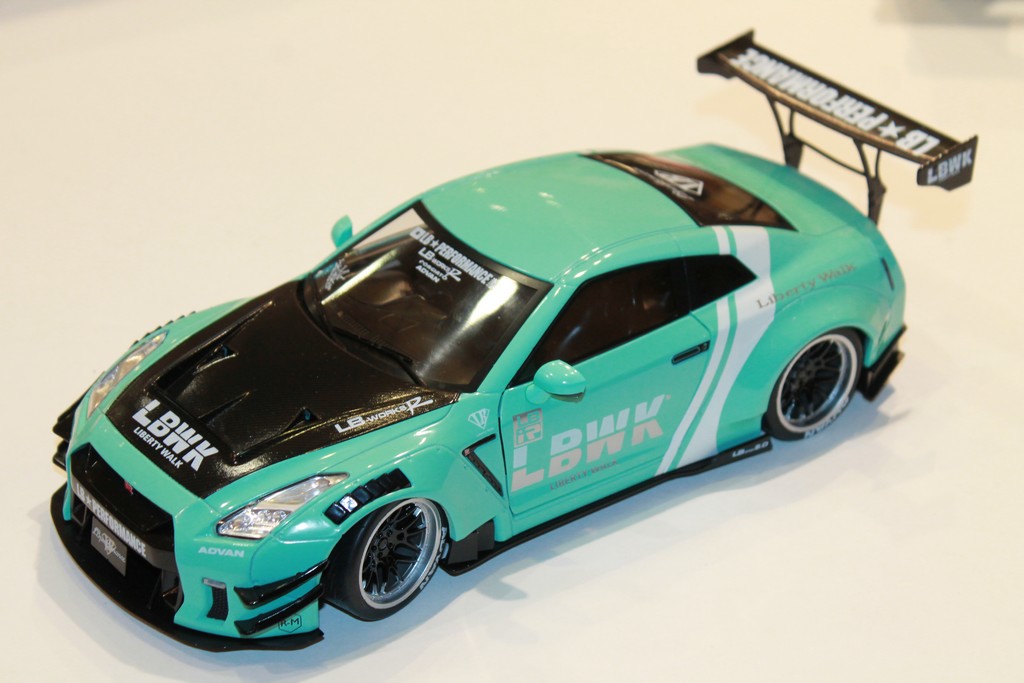 NISSAN GTR35 LB WORK TYPE2 VERT SOLIDO 1/18°