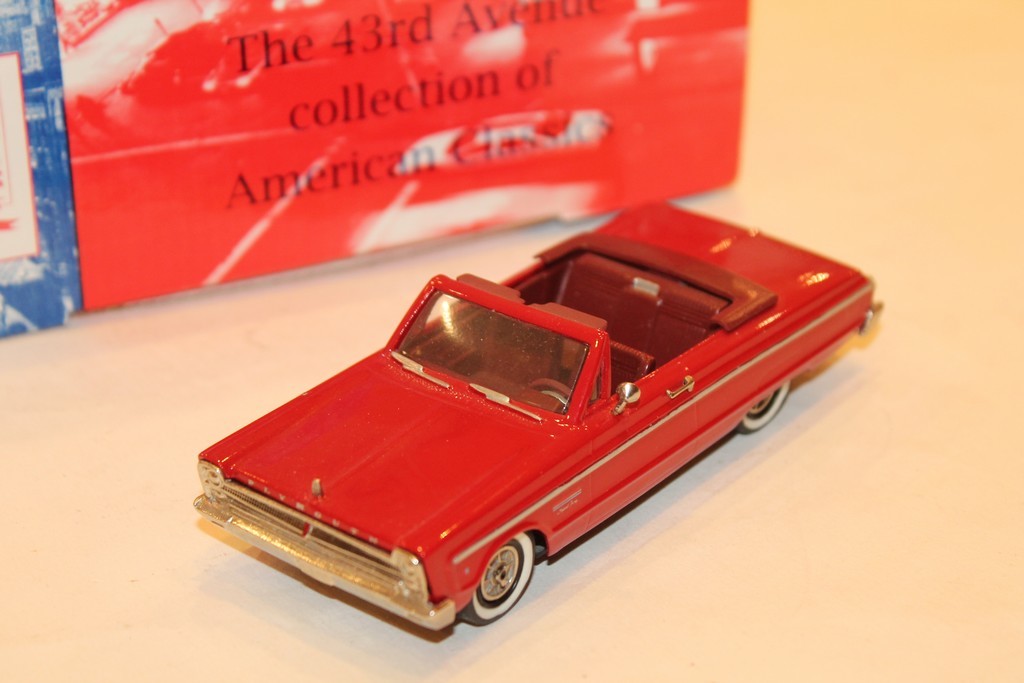 PLYMOUTH FURY CONVERTIBLE ROUGE 1965 MILESTONE 1/43°