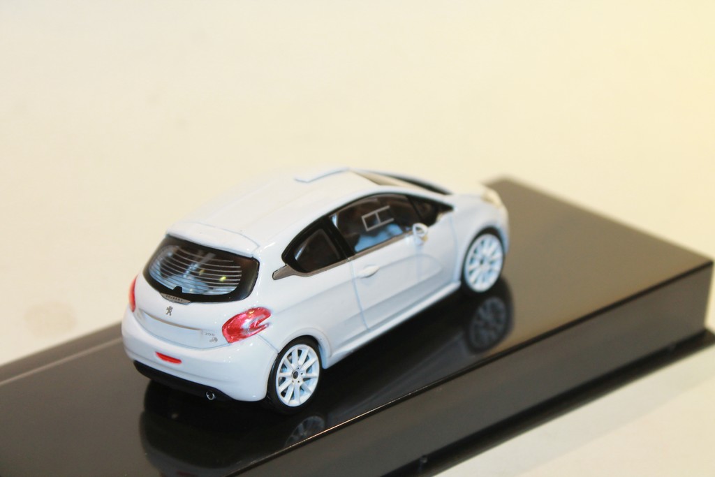 PEUGEOT 208 R2 BLANCHE 2013 IXO 1/43°