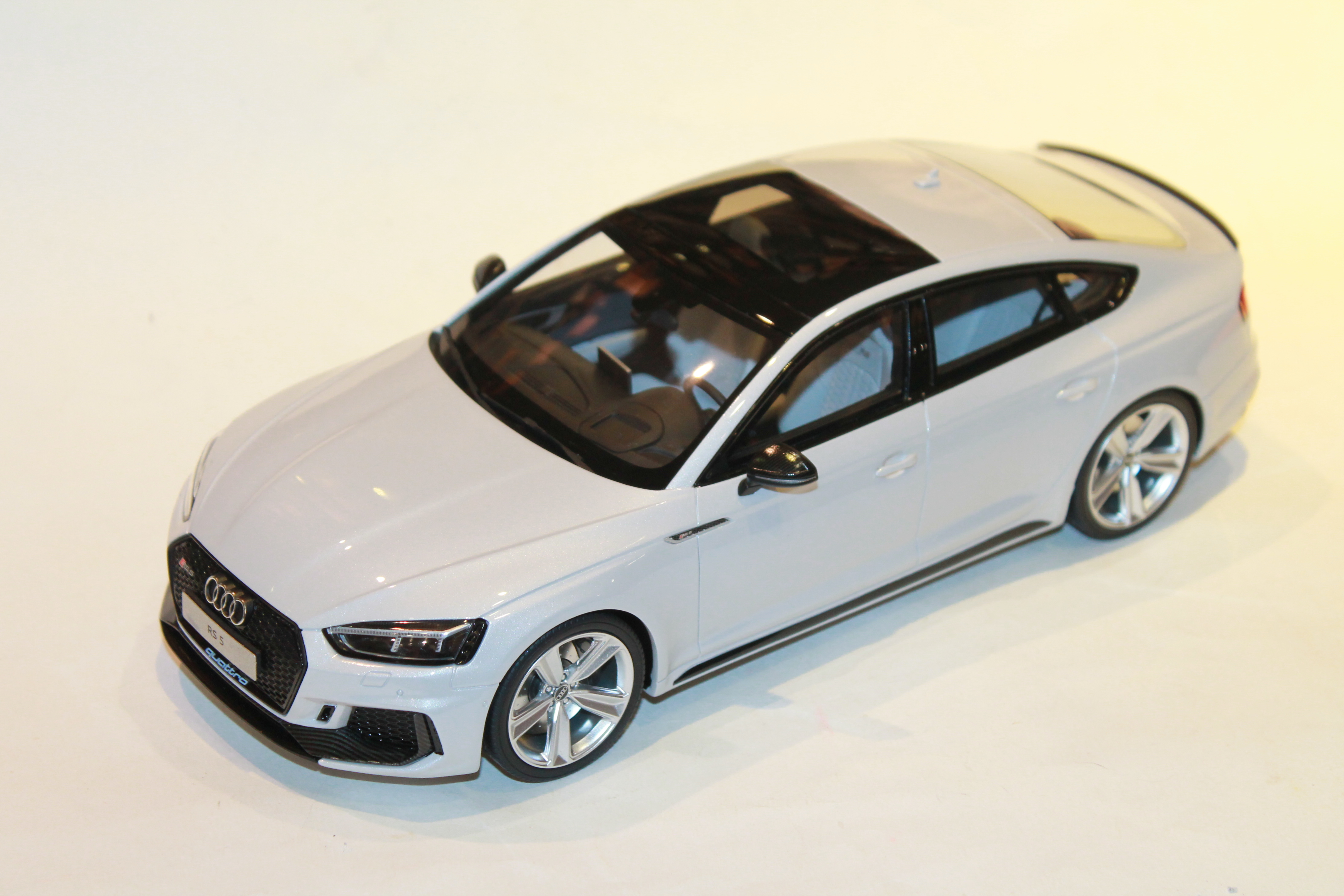 AUDI RS5 SPORTBACK SUZUKA GRIS GT SPIRIT 1/18°