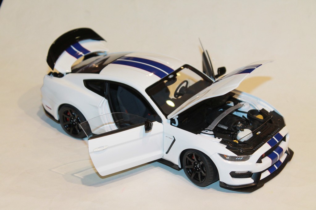 FORD SHELBY GT-350R BLANCHE AUTOART 1/18°