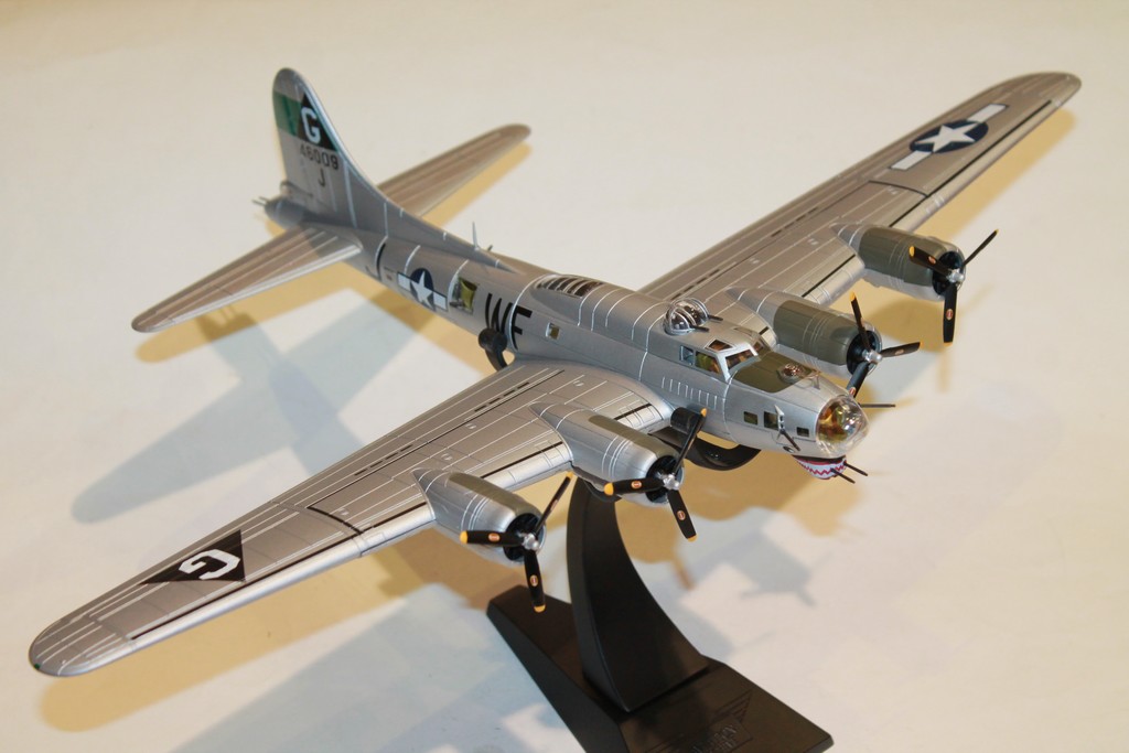 BOEING B-17G FLYING FORTRESS 1944 CORGI 1/72°