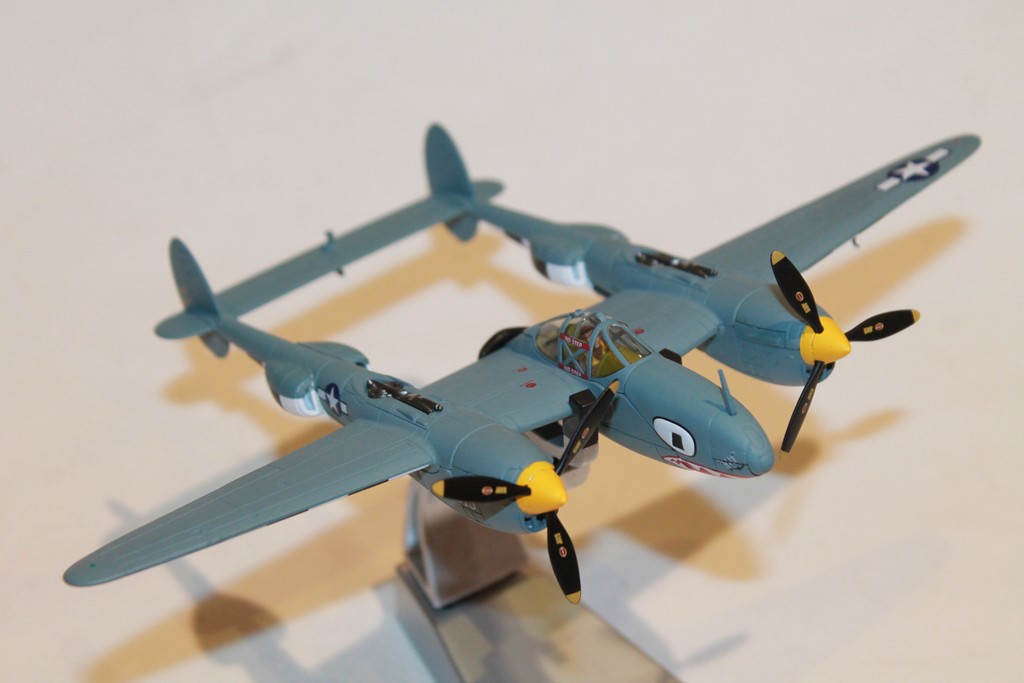 F-5E-2 LIGHTNING AOUT 1944 CORGI 1/72°