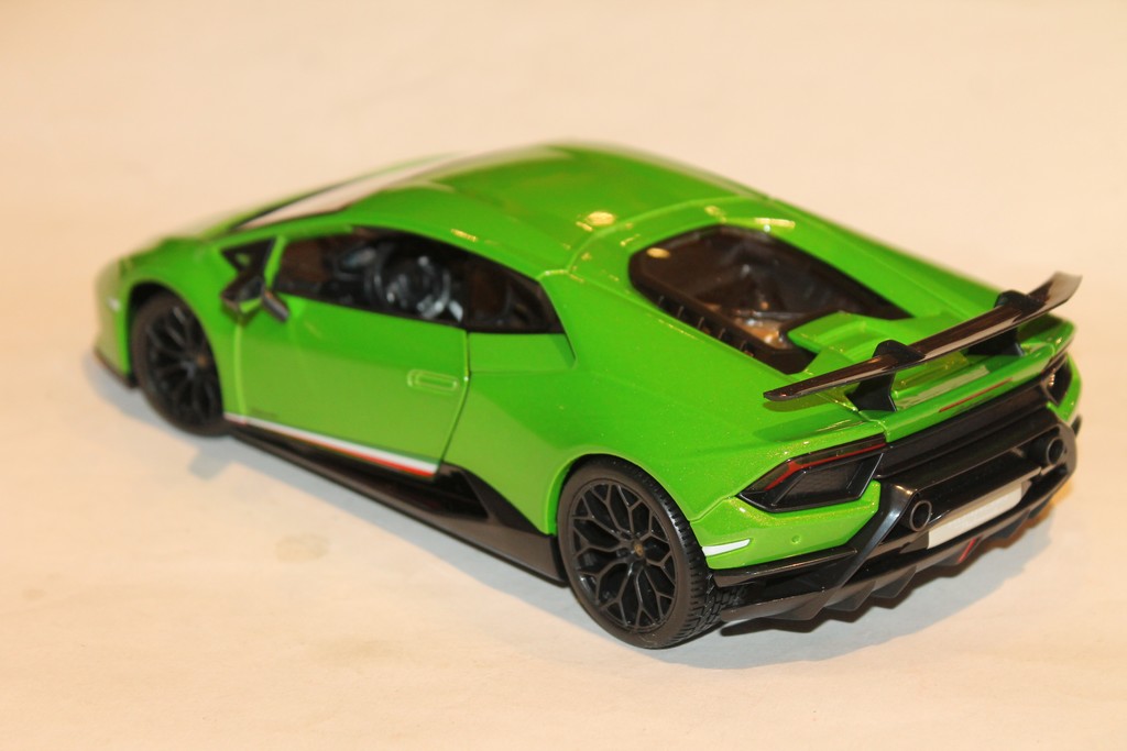 Miniatures montées - Lamborghini Huracan Performante 1/18 Maisto
