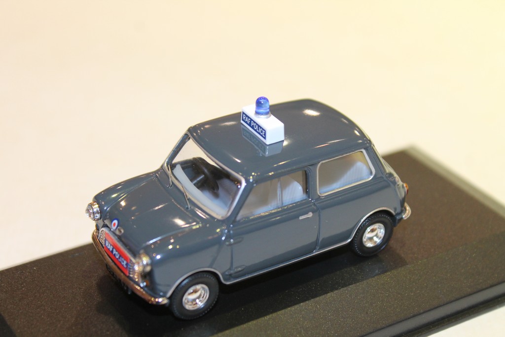 AUSTIN MINI 850 RAF POLICE  VANGUARD 1/43°