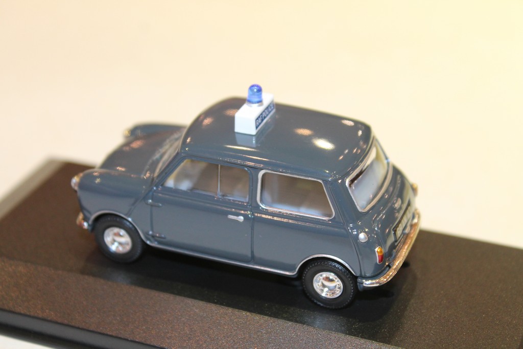 AUSTIN MINI 850 RAF POLICE  VANGUARD 1/43°