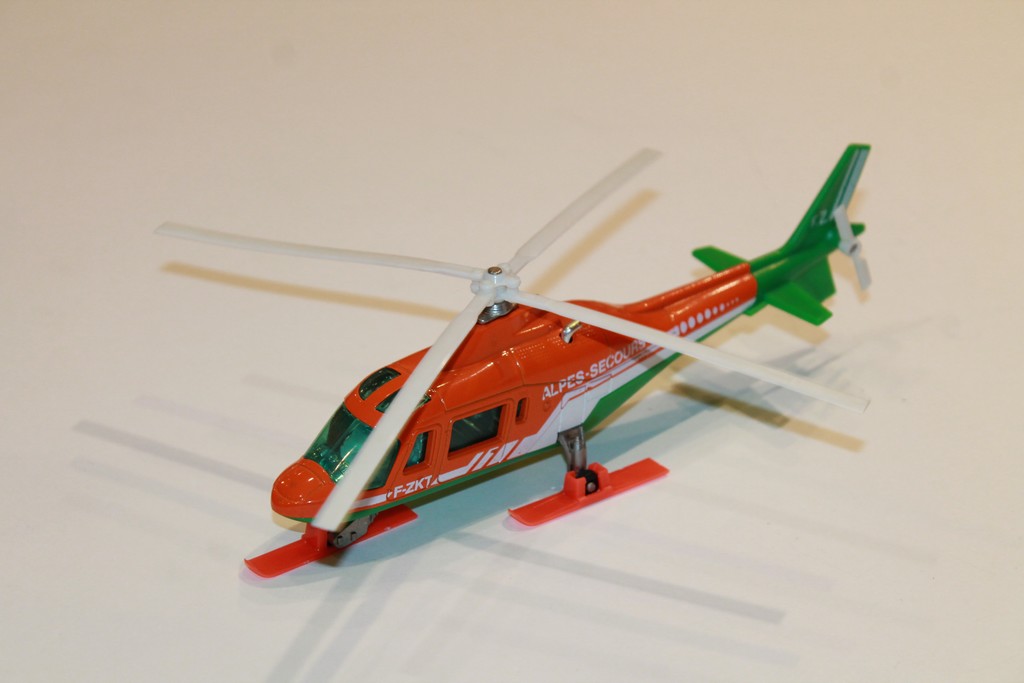 AGUSTA 109 HELICOPTERE MAJORETTE 1/43°