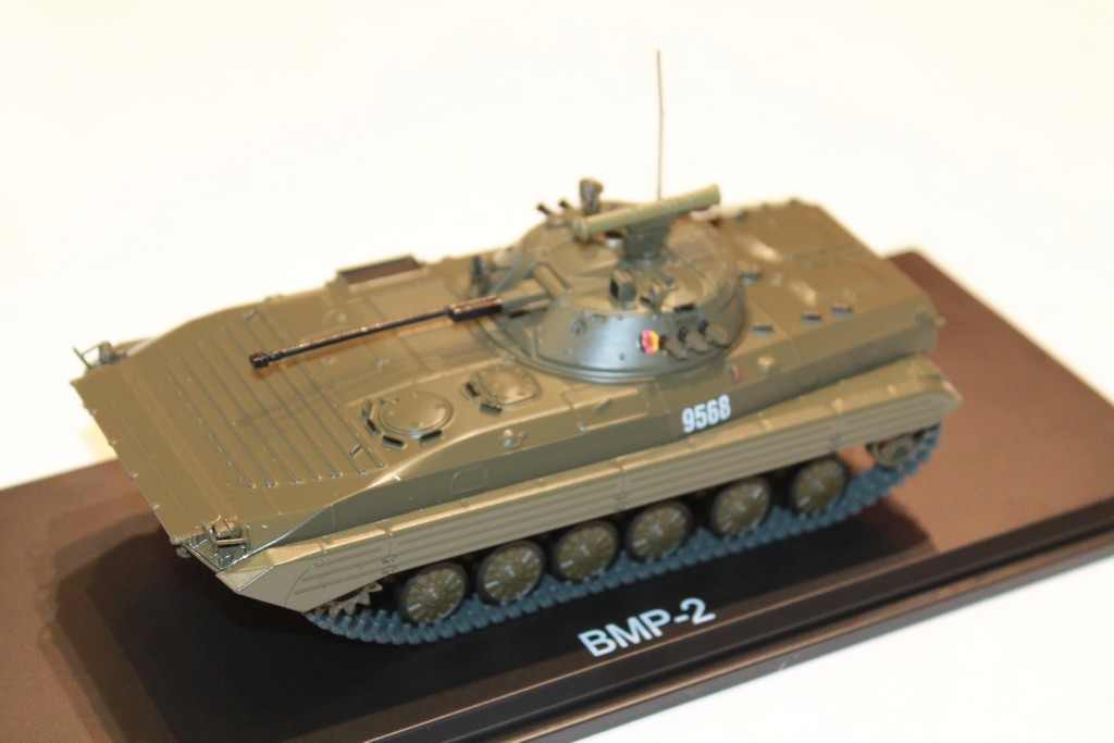 BMP-2 CHAR PREMIUM CLASSIXXS 1/43°