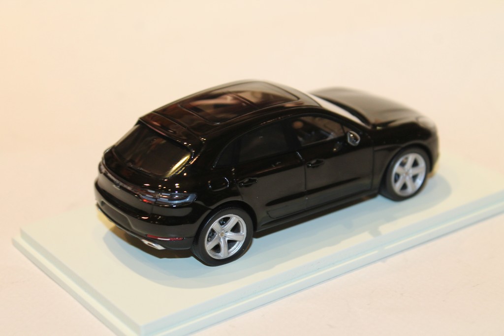 PORSCHE MACAN 2019 NOIR SPARK 1/43°