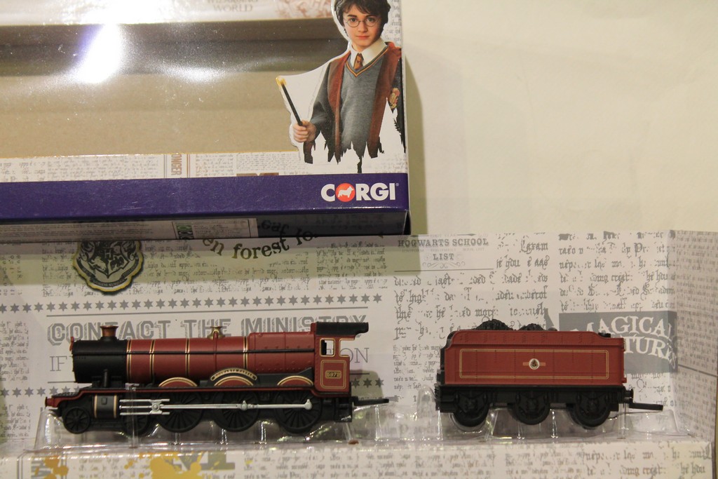 HARRY POTTER POUDLARD EXPRESS CORGI 1/100°