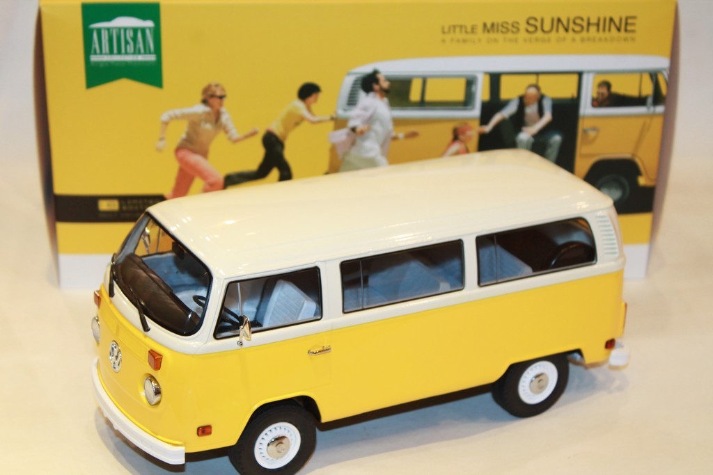 VW COMBI T2 BUS "LITTLE MISS SUNSHINE" GREENLIGHT 1/18°