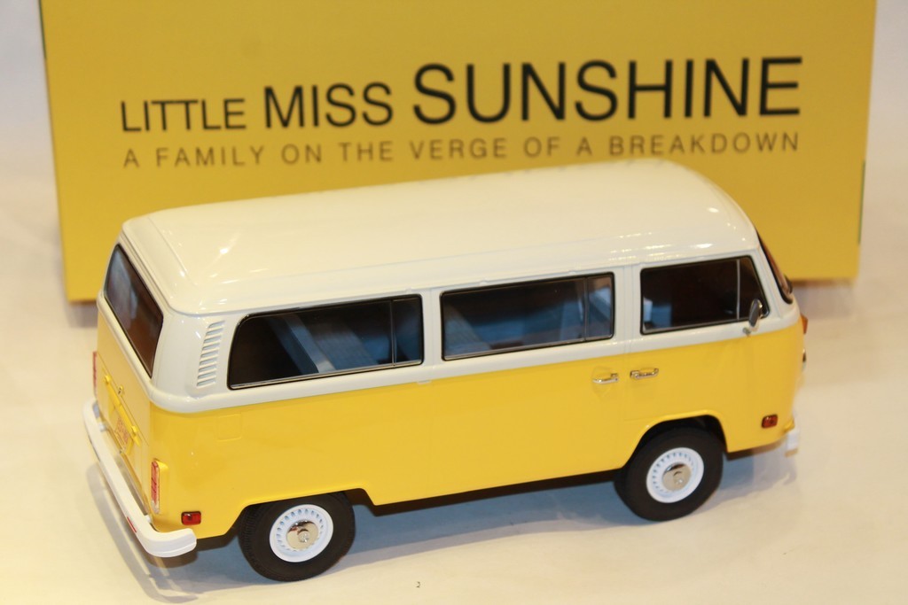 VW COMBI T2 BUS "LITTLE MISS SUNSHINE" GREENLIGHT 1/18°
