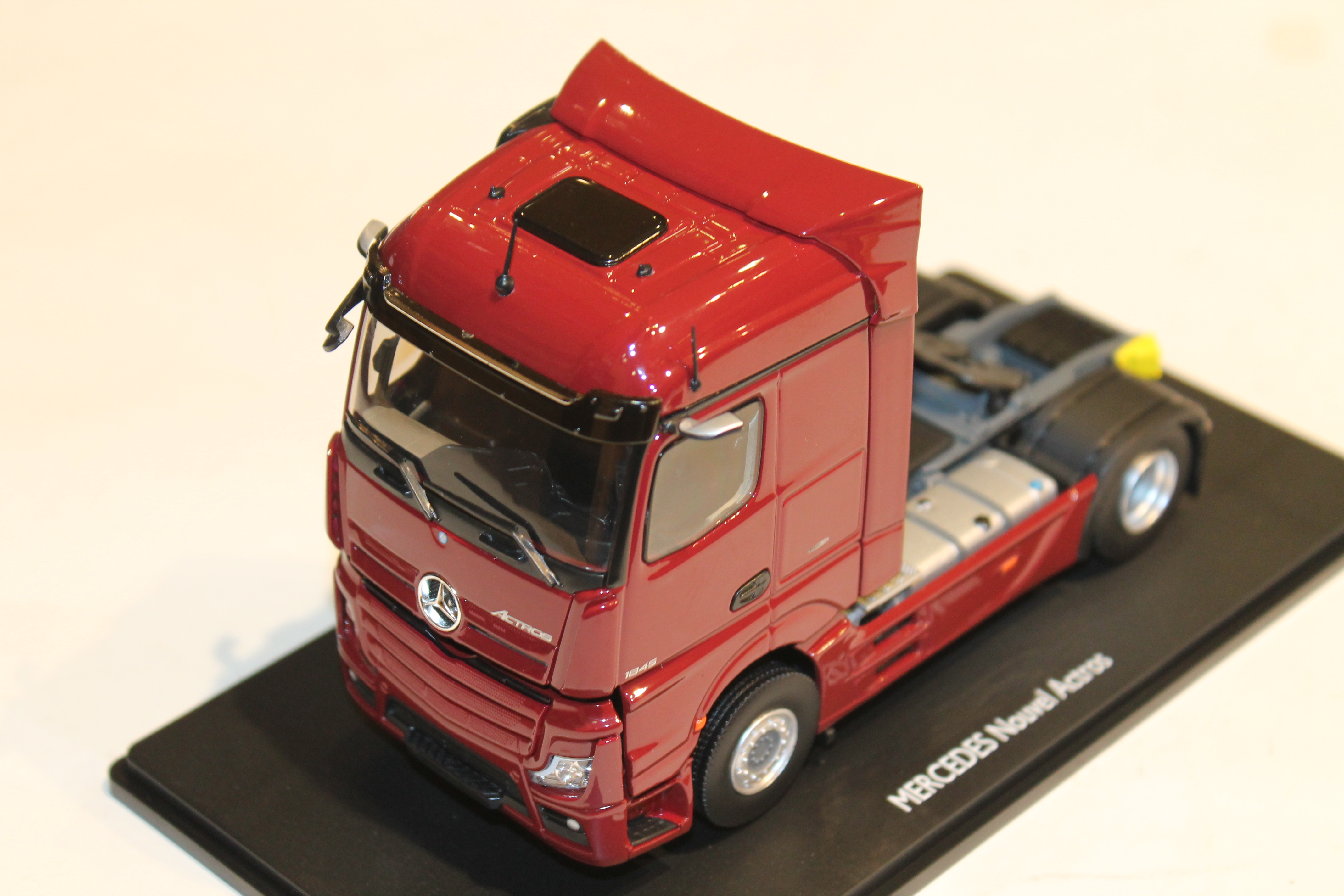 MERCEDES ACTROS STREAMSPACE 2019 ROUGE ELIGOR 1/43°