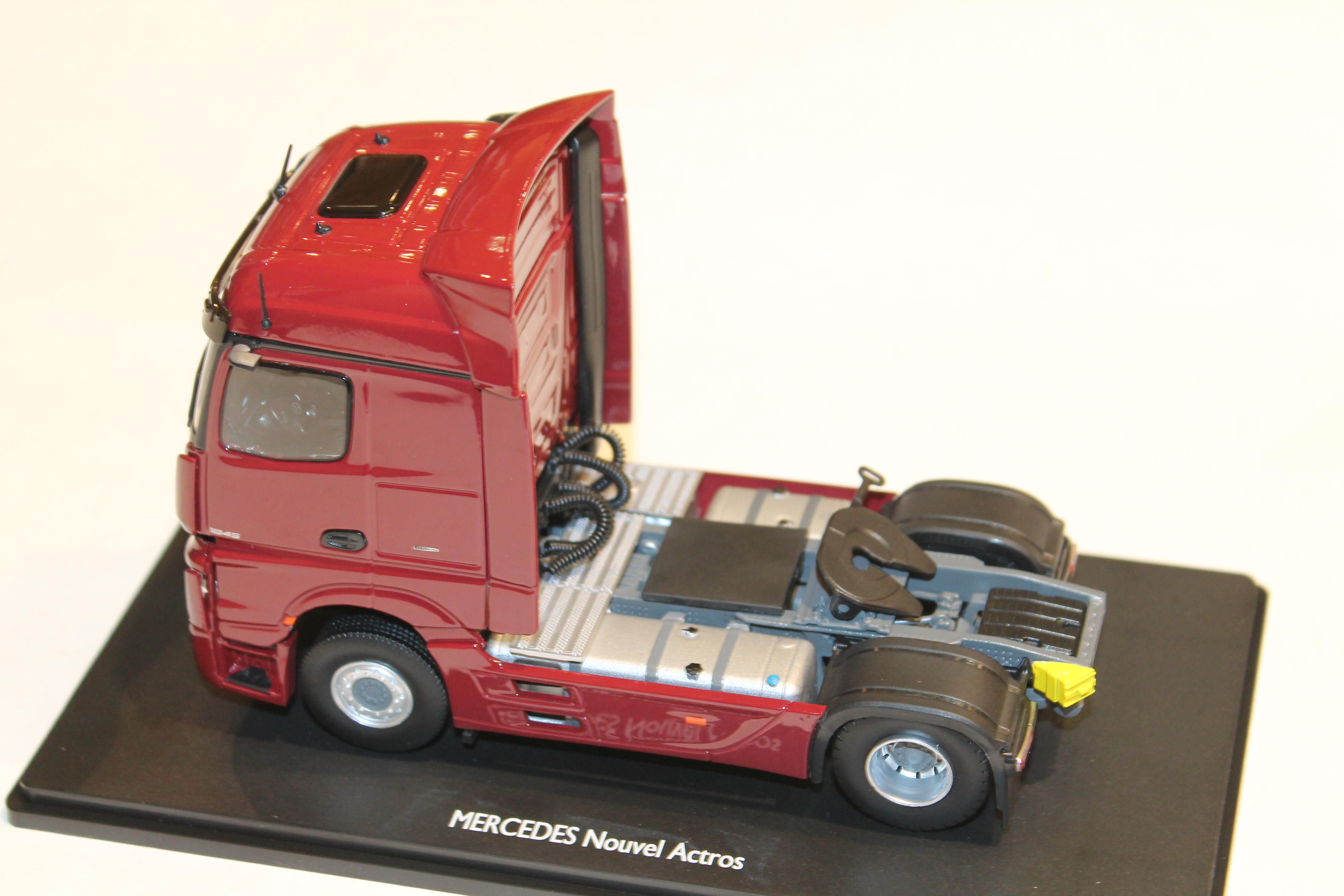 MERCEDES ACTROS STREAMSPACE 2019 ROUGE ELIGOR 1/43°