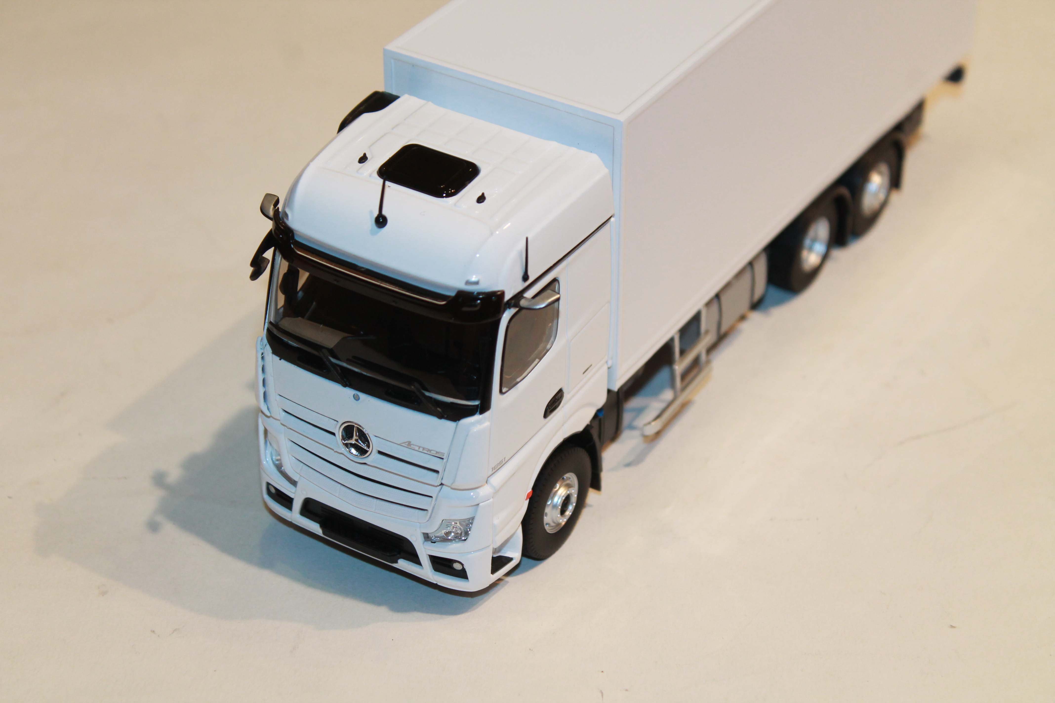 MERCEDES ACTROS PORTEUR 2019 BLANC ELIGOR 1/43°