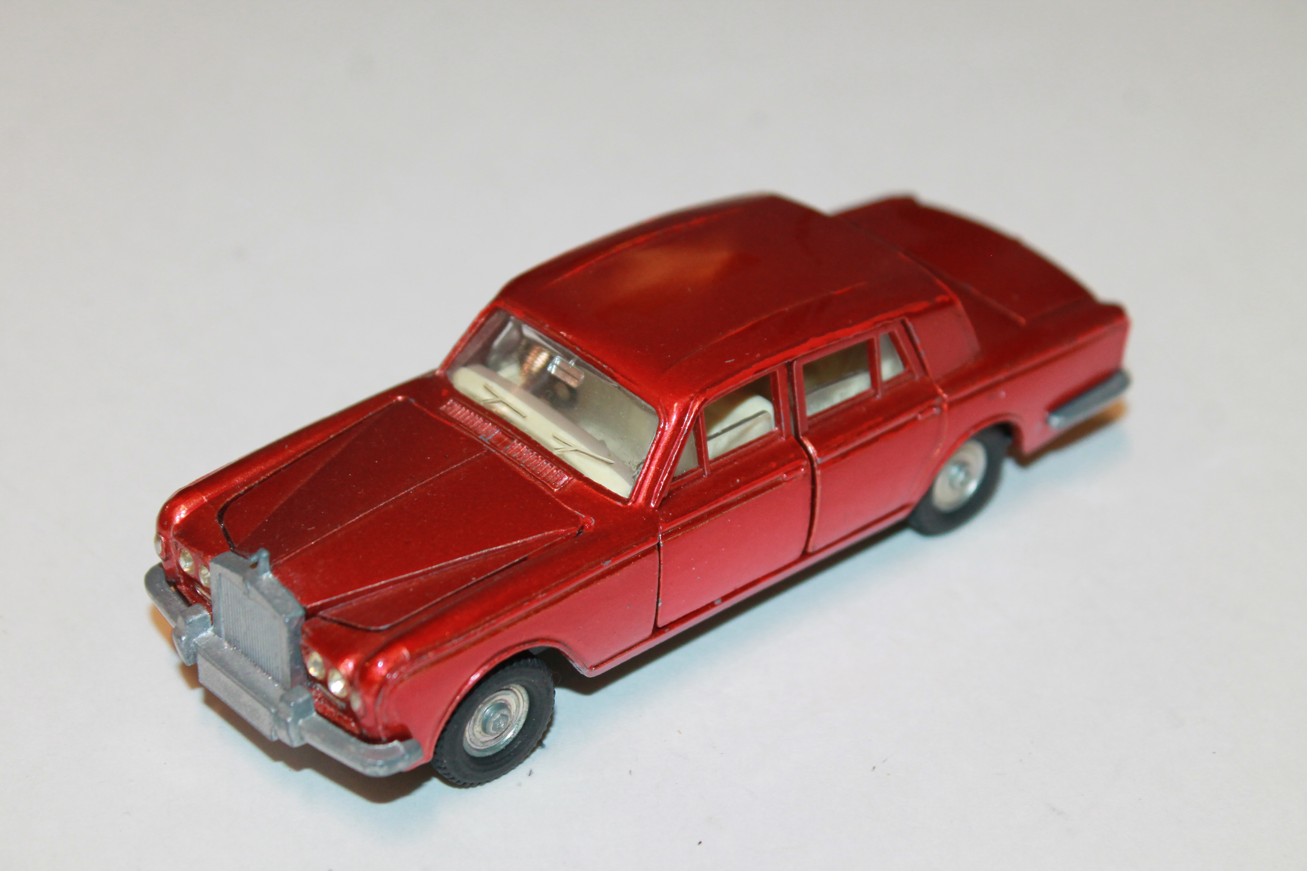 ROLLS ROYCE SILVER SHADOW ROUGE DINKY-TOYS 1/43°