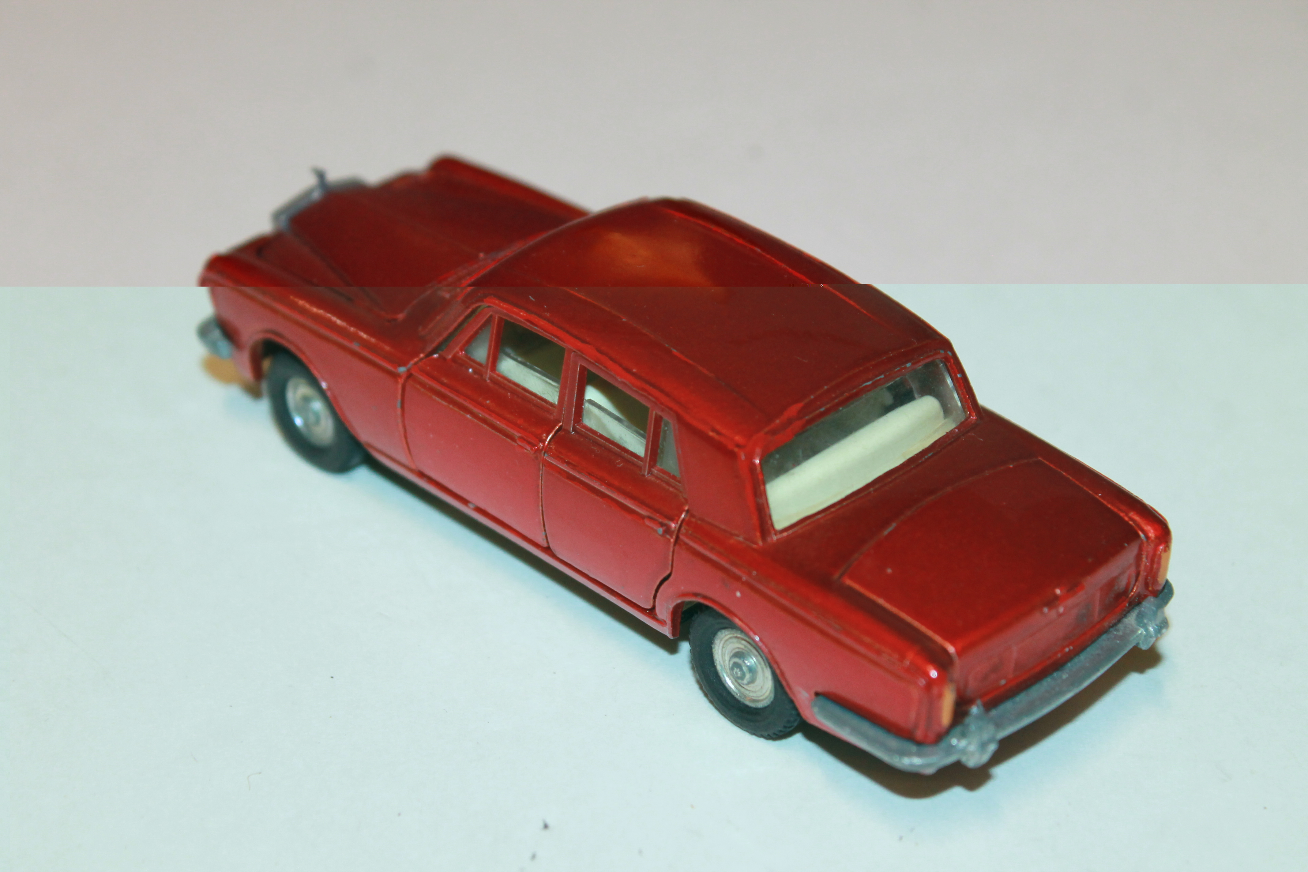 ROLLS ROYCE SILVER SHADOW ROUGE DINKY-TOYS 1/43°