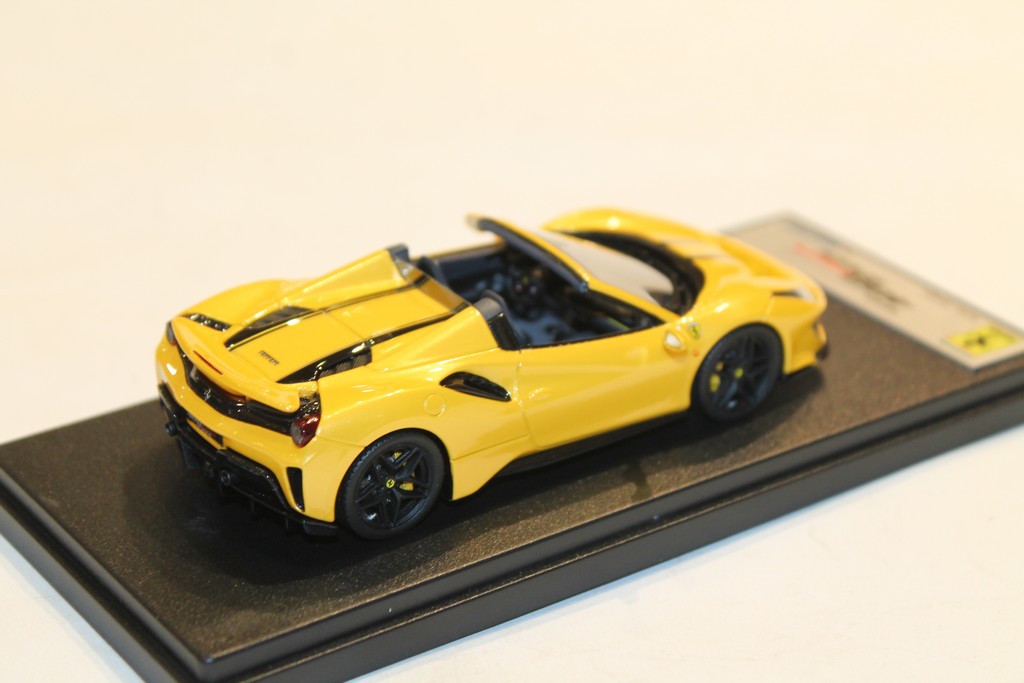 FERRARI 488 PISTA SPIDER YELLOW LOOKSMART 1/43°