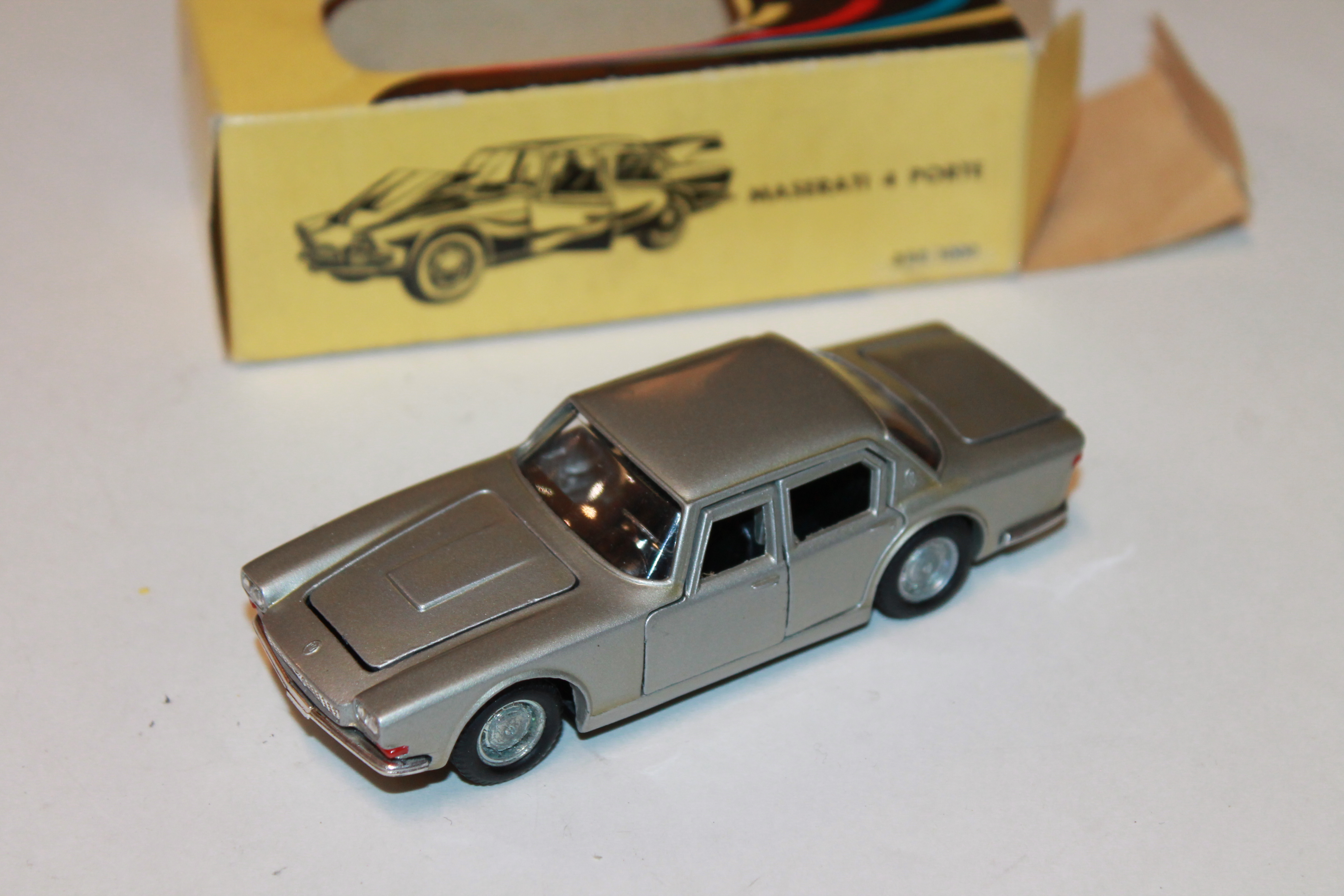 MASERATI QUATTRO PORTE GRISE POLITOYS 1/43°