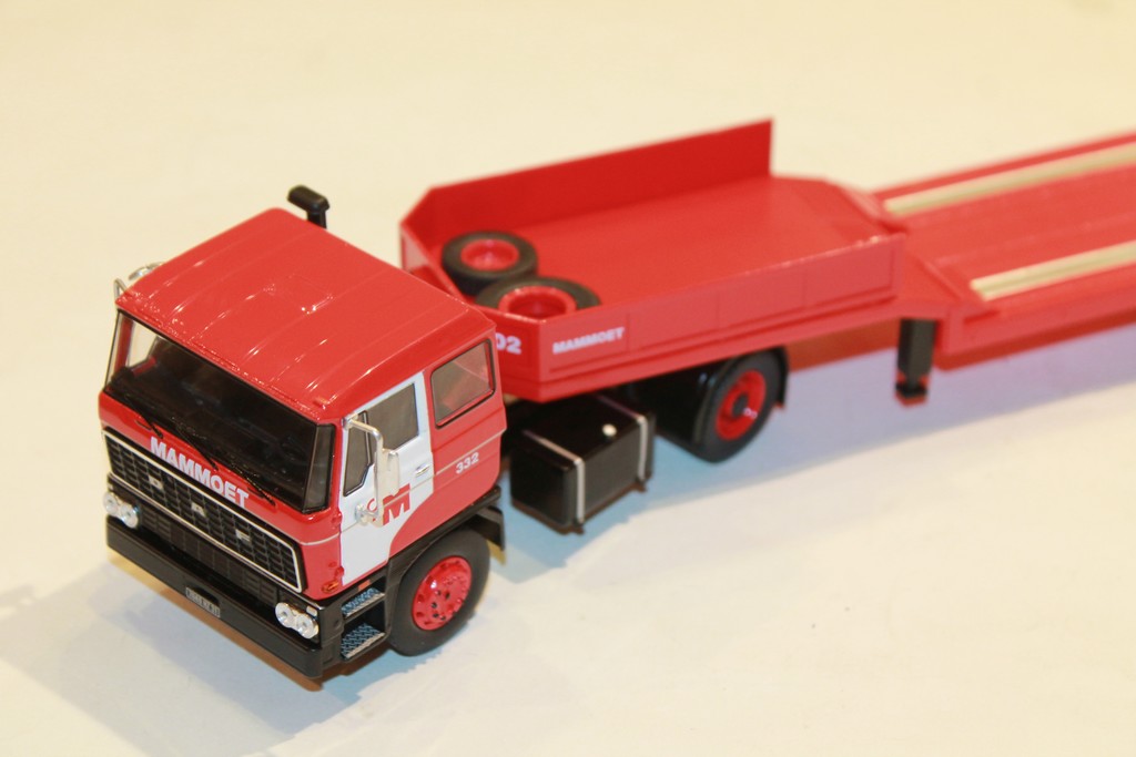 DAF 2800 "PORTE CHAR MAMMOET " 1978 IXO 1/43°