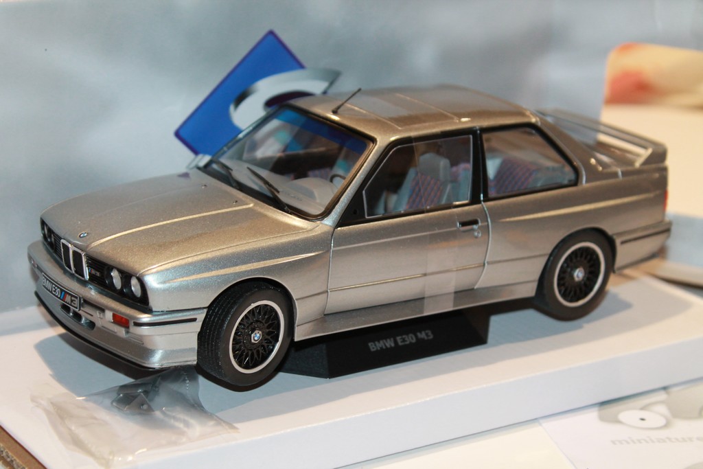 BMW M3 1990 GRISE SOLIDO 1/18°