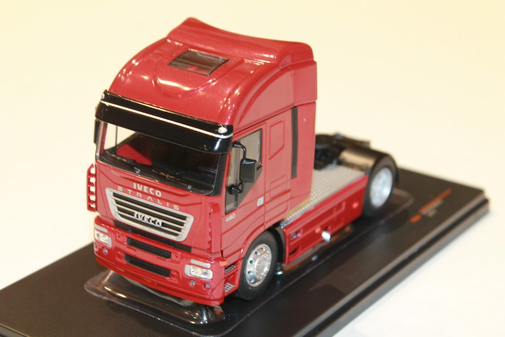 IVECO STRALIS 2012 ROUGE IXO 1/43°