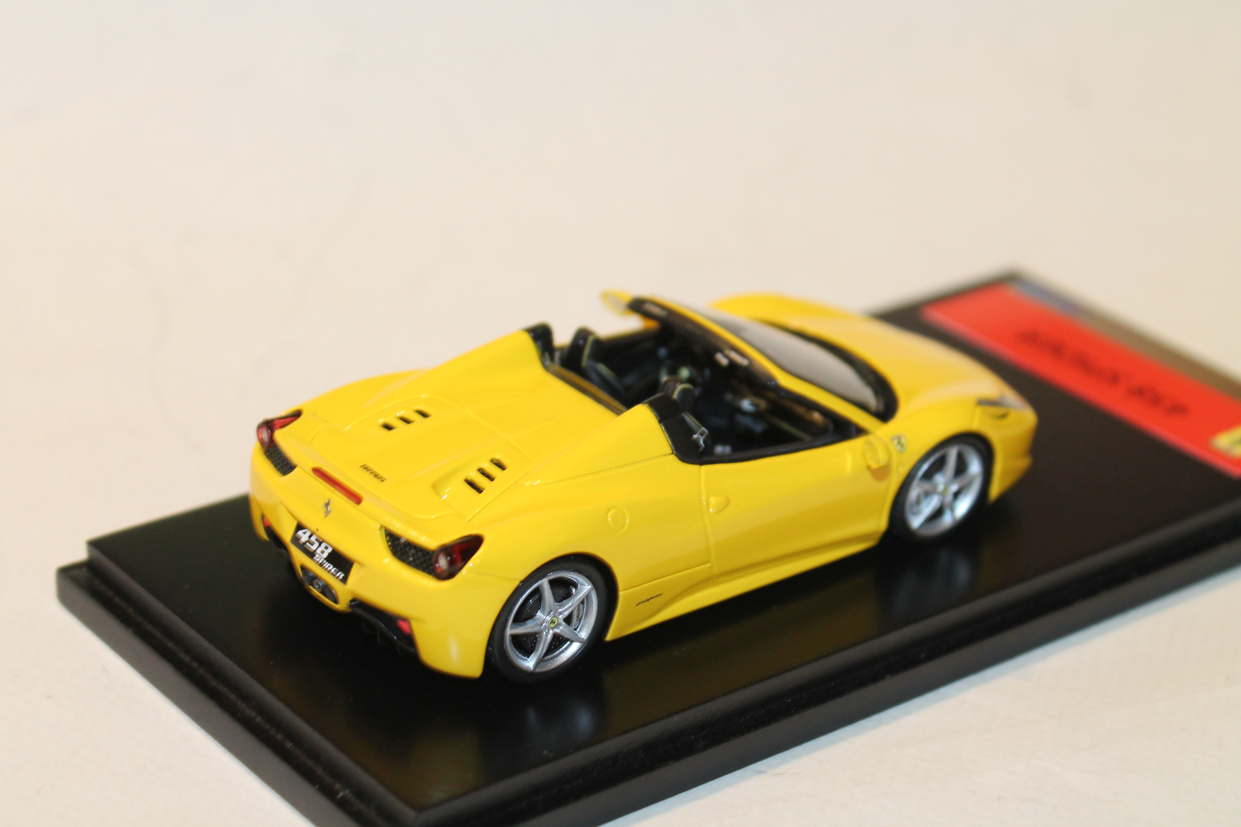 FERRARI F458 SPIDER JAUNE 2012 FUJIMI 1/43°