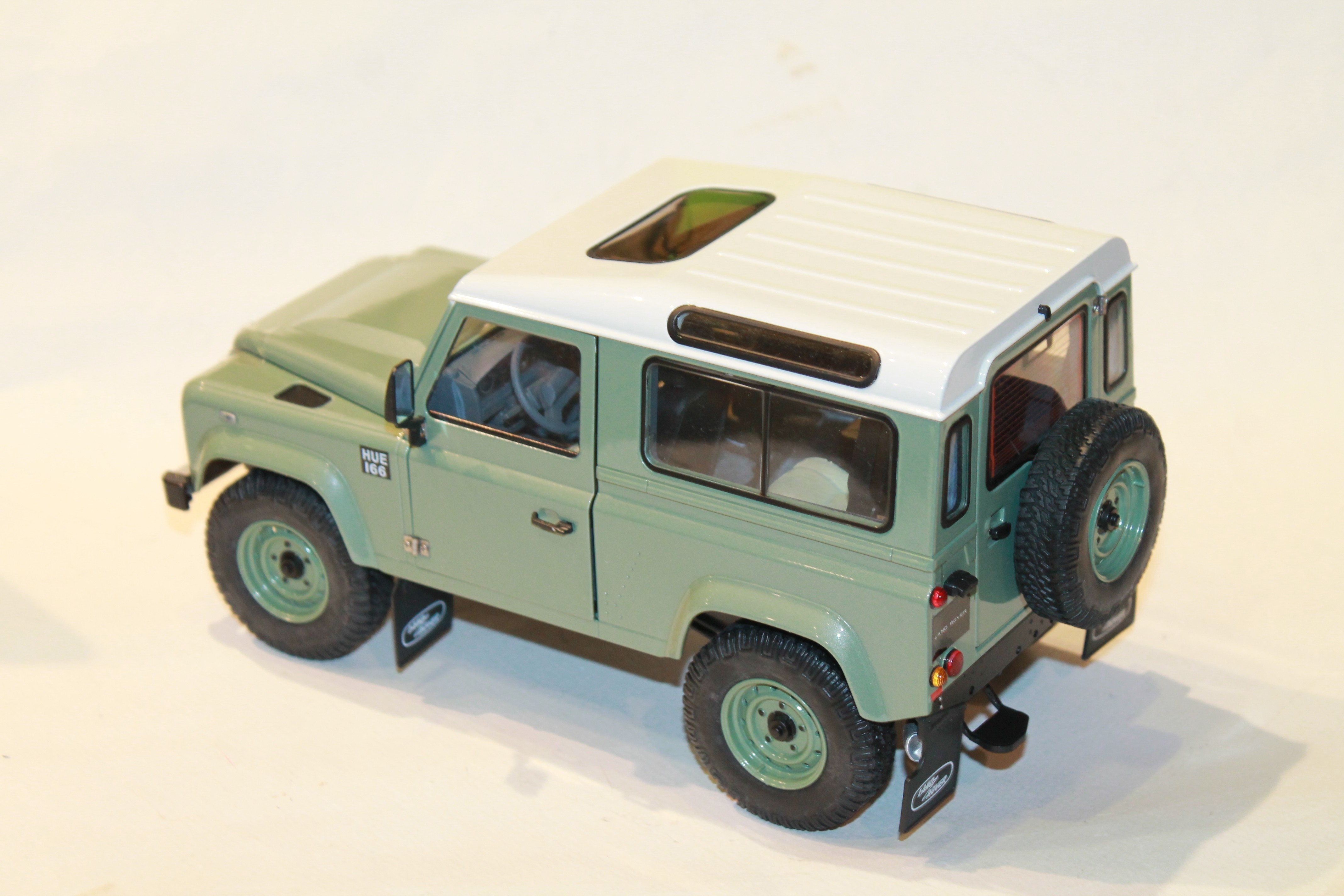 LAND ROVER DEFENDER 90 HERITAGE 2016 KYOSHO 1/18°