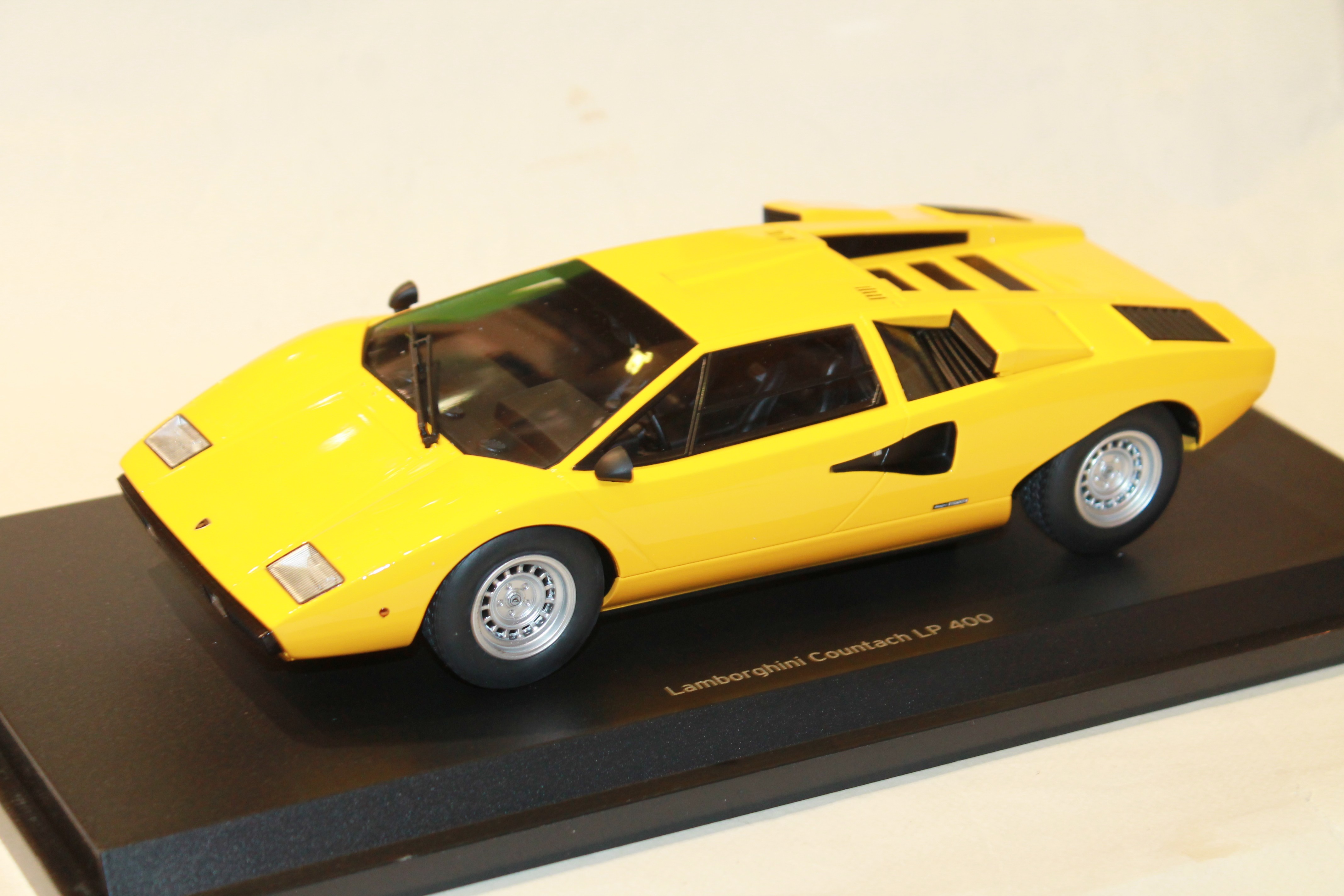 LAMBORGHINI COUNTACH LP 400 JAUNE 1974 KYOSHO 1/18°
