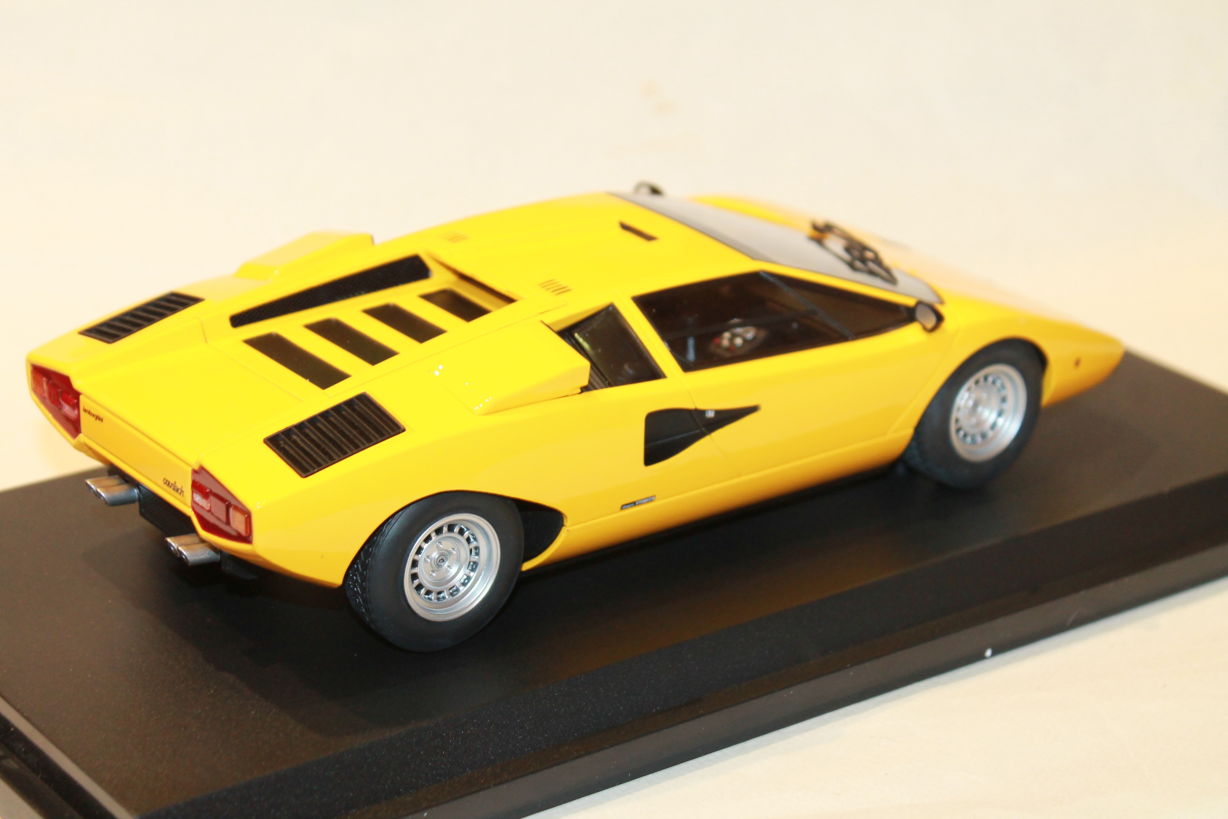 LAMBORGHINI COUNTACH LP 400 JAUNE 1974 KYOSHO 1/18°