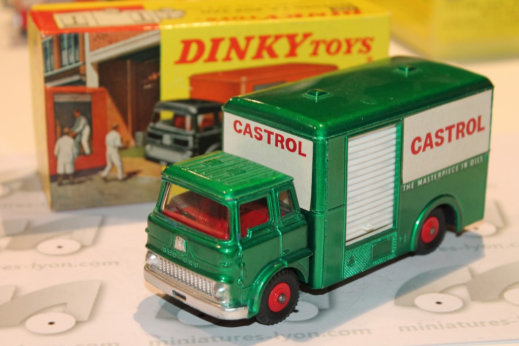 BEDFORD T.K. BOX VAN DINKY TOYS 1/43°