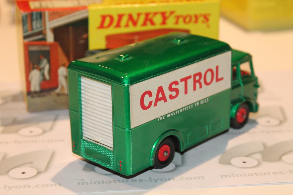 BEDFORD T.K. BOX VAN DINKY TOYS 1/43°