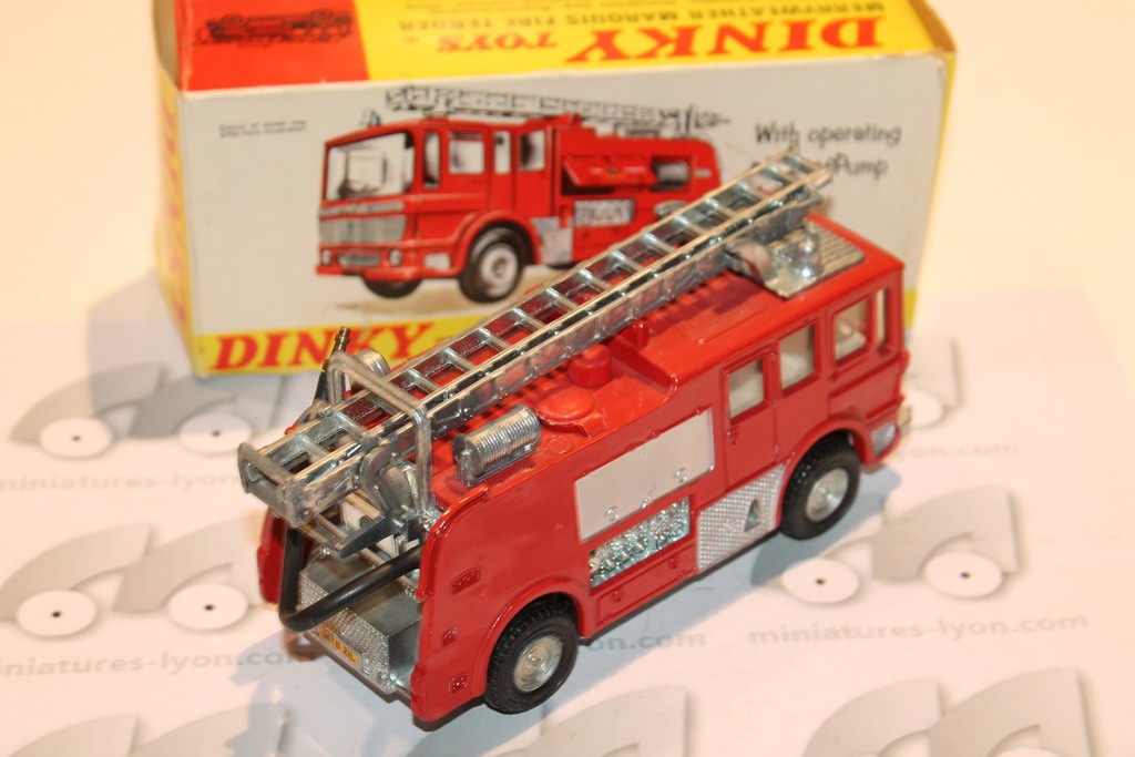 MERRYWEATHER MARQUIS FIRE TENDER DINKY TOYS 285 1/43°