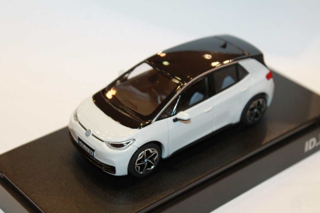 Voiture Miniature Volkswagen Tiguan R 2021 Blanc 1/18 - OT1001