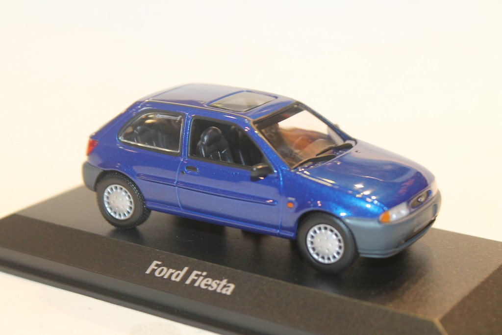 FORD FIESTA BLUE 1995 MAXICHAMPS 1/43°