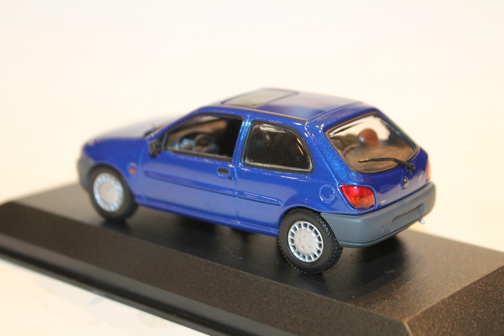 FORD FIESTA BLEU 1995 MAXICHAMPS 1/43°