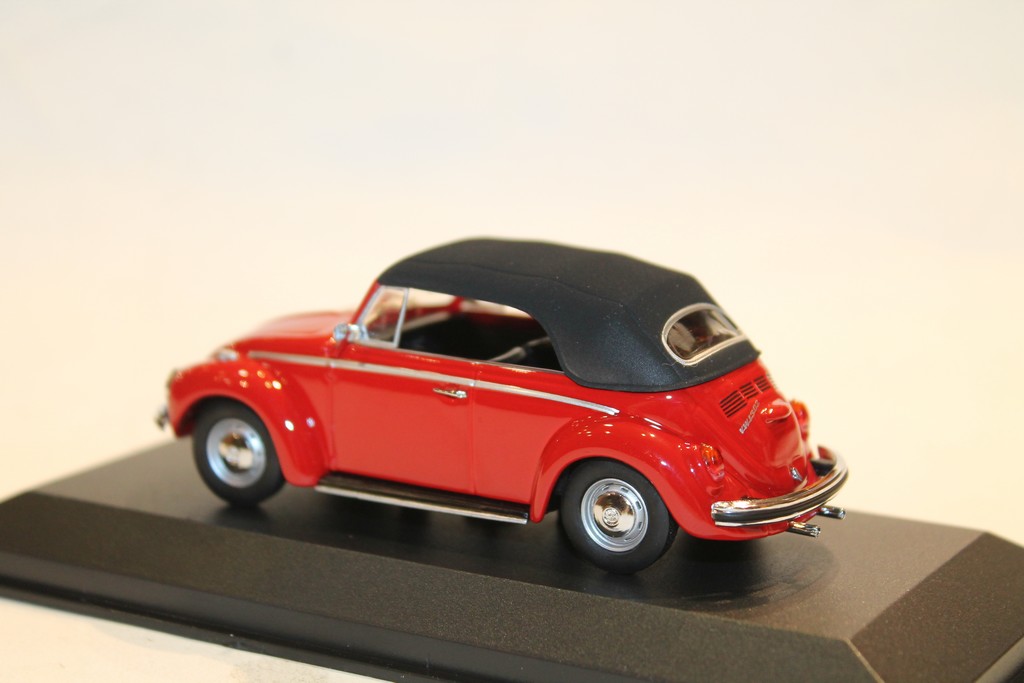 VW 1302 CABRIOLET RED 1970 MAXICHAMPS 1/43°