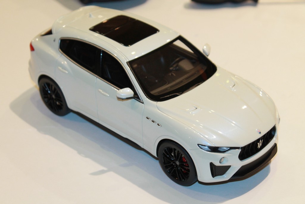 MASERATI LEVANTE TROFEO BLANC TOP SPEED 1/18°