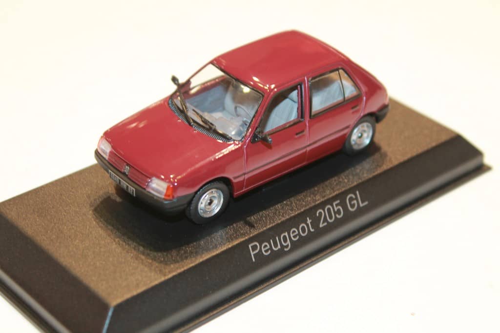 Peugeot 205 gl 1/43 norev boîte vitrine - Collection