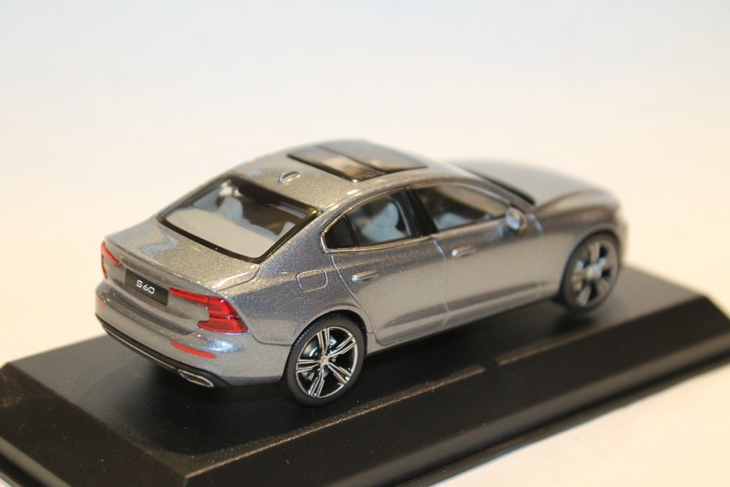 VOLVO S60 GRIS 2018 NOREV 1/43°