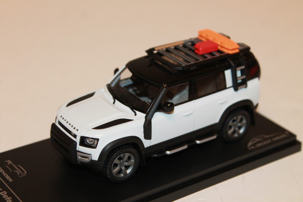 LAND ROVER DEFENDER 110 BLANC ALMOSTREAL 1/43°