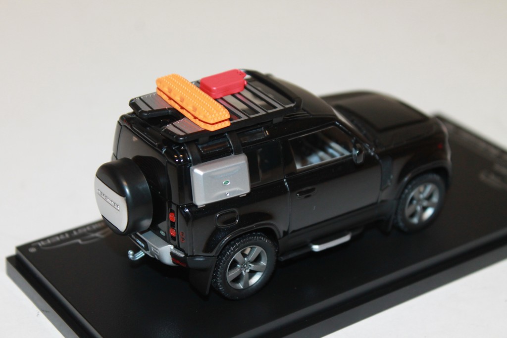 LAND ROVER DEFENDER 90 NOIR ALMOSTREAL 1/43°