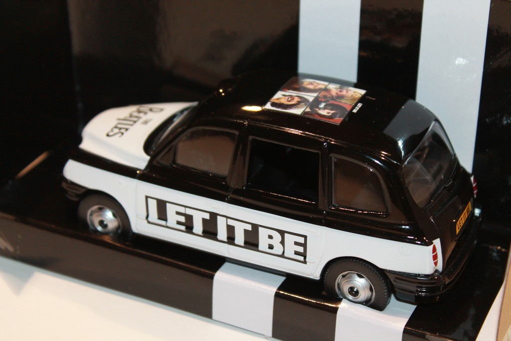 LONDON TAXI THE BEATLES LET IT BE CORGI 1/36°