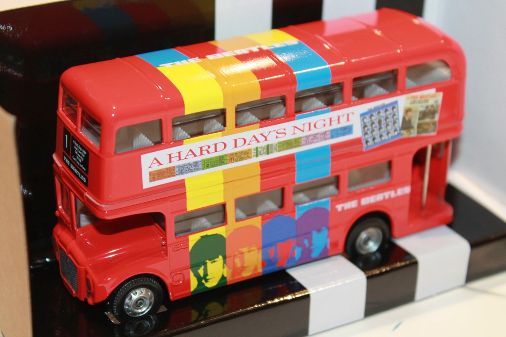 LONDON BUS THE BEATLES A HARD DAY'S NIGHT CORGI 1/64°